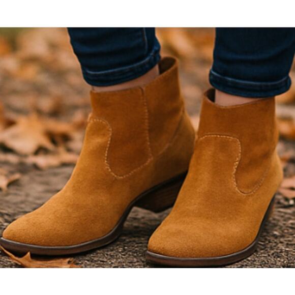 Dolce Vita SZ 9 Suede Booties Caramel Camel Brown Pull On Style 1 1/2" Heel - Picture 1 of 9